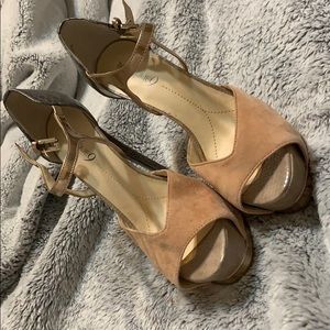 Beautiful & Glamorous Boutique 9 Heels 💖